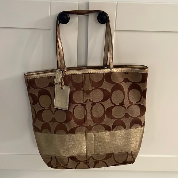 Coach Handbags - Coach Tote Bag